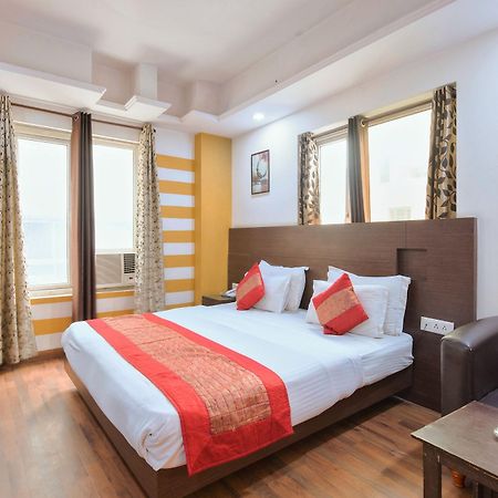 Hotel La Vista Delhi Extérieur photo