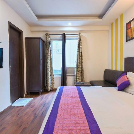 Hotel La Vista Delhi Extérieur photo
