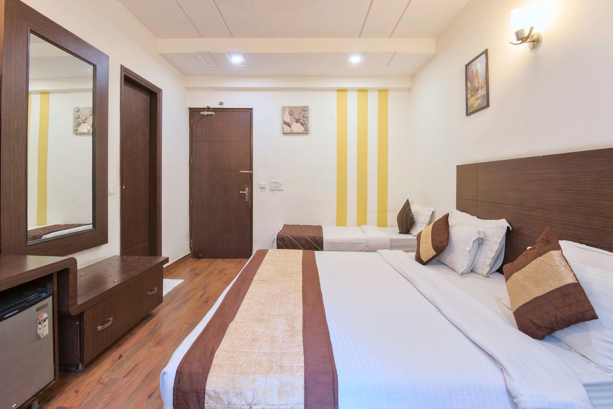 Hotel La Vista Delhi Extérieur photo