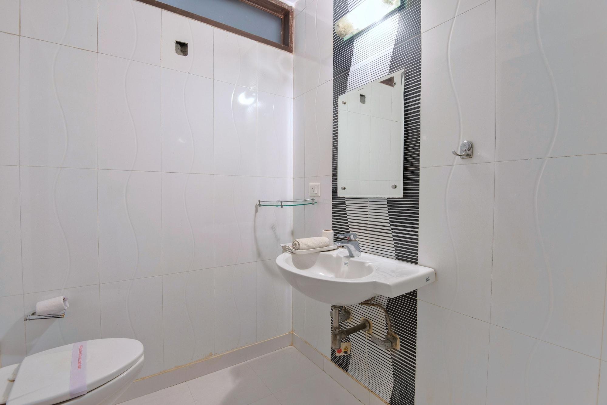 Hotel La Vista Delhi Extérieur photo