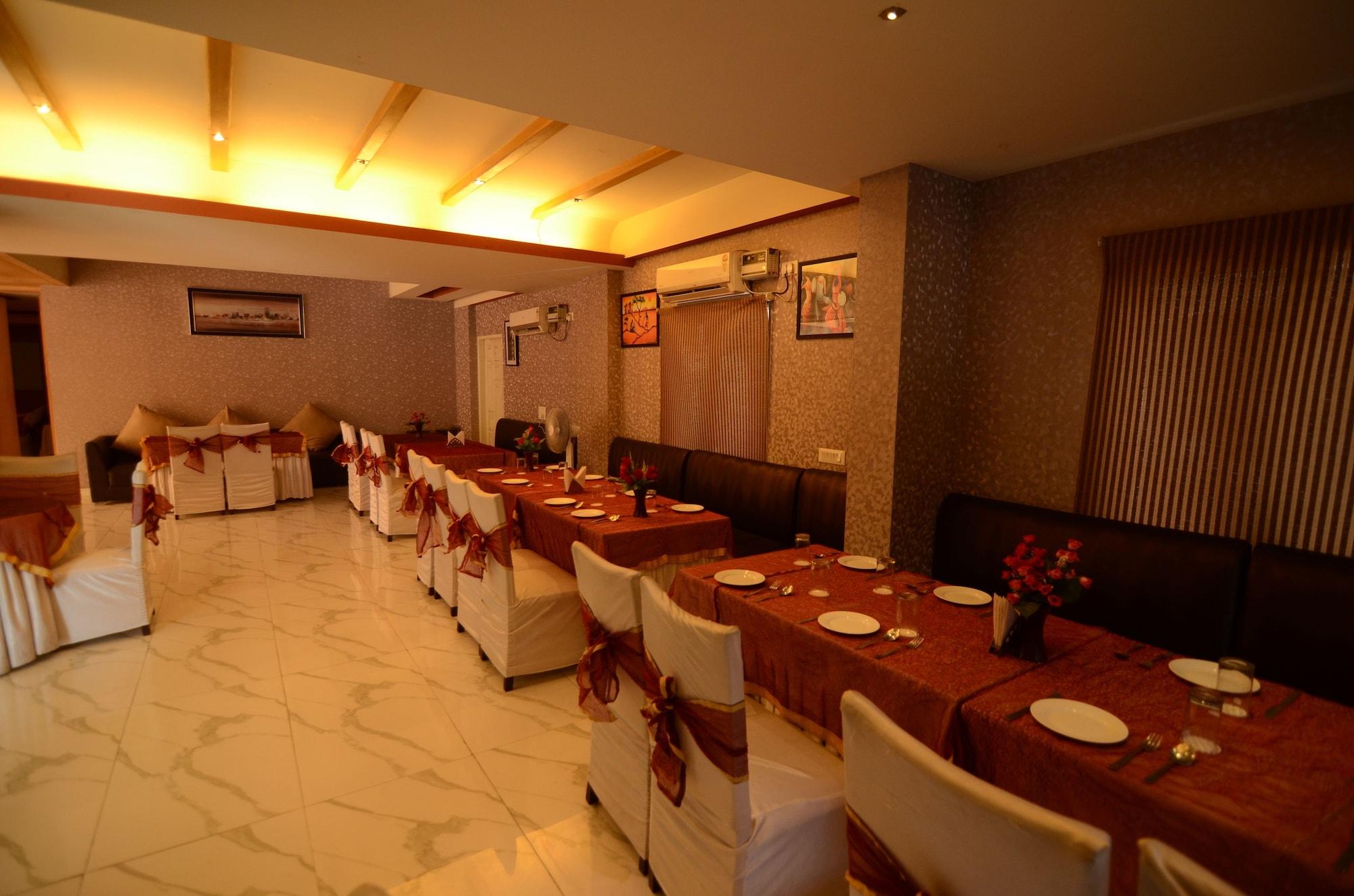 Hotel La Vista Delhi Extérieur photo