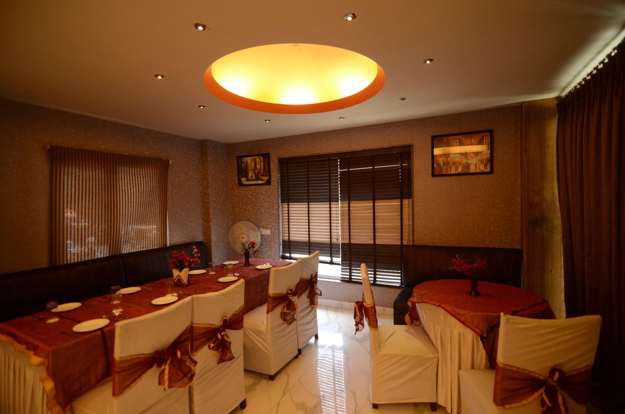 Hotel La Vista Delhi Extérieur photo