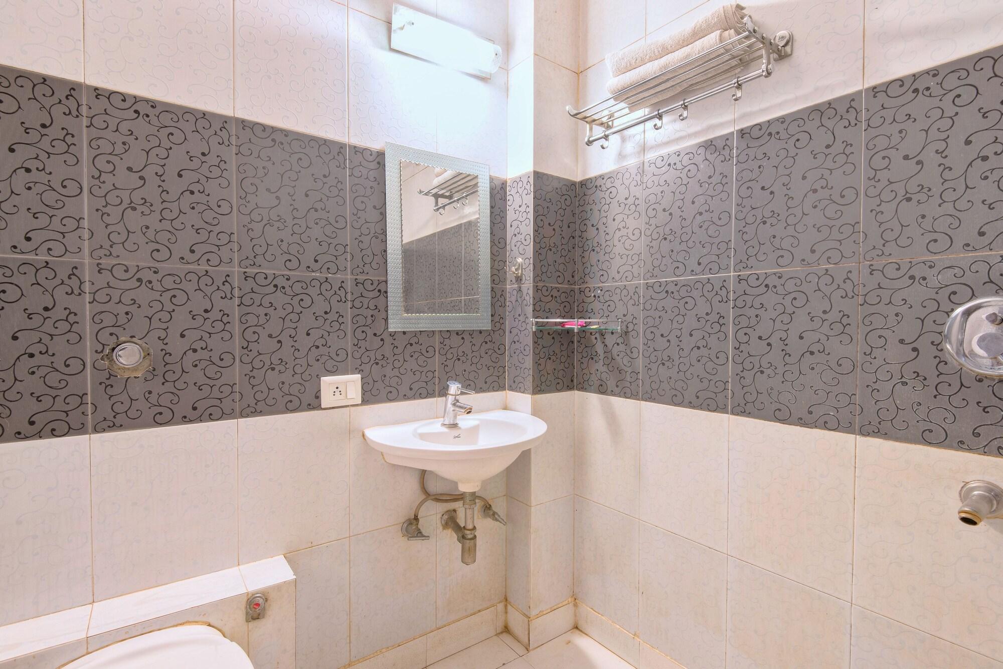 Hotel La Vista Delhi Extérieur photo