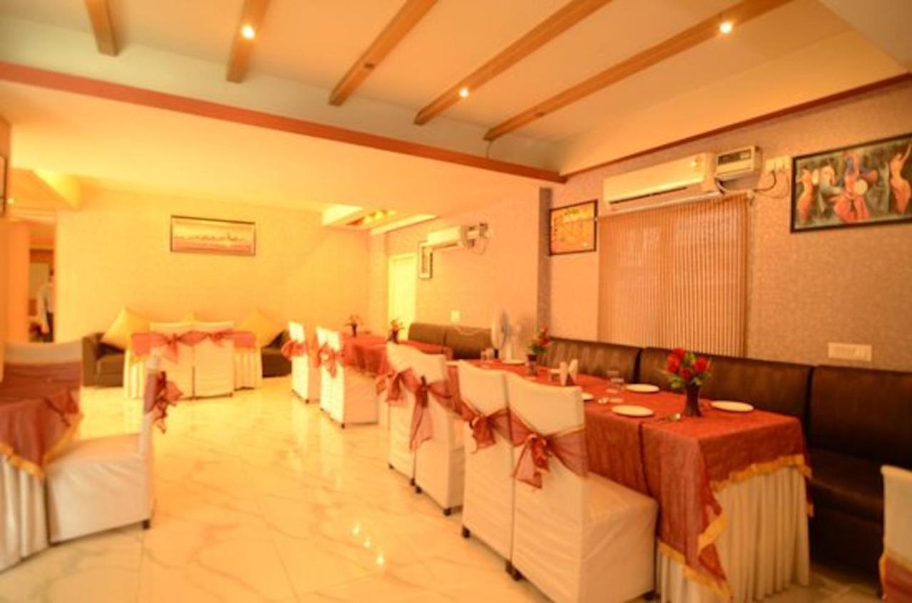 Hotel La Vista Delhi Extérieur photo