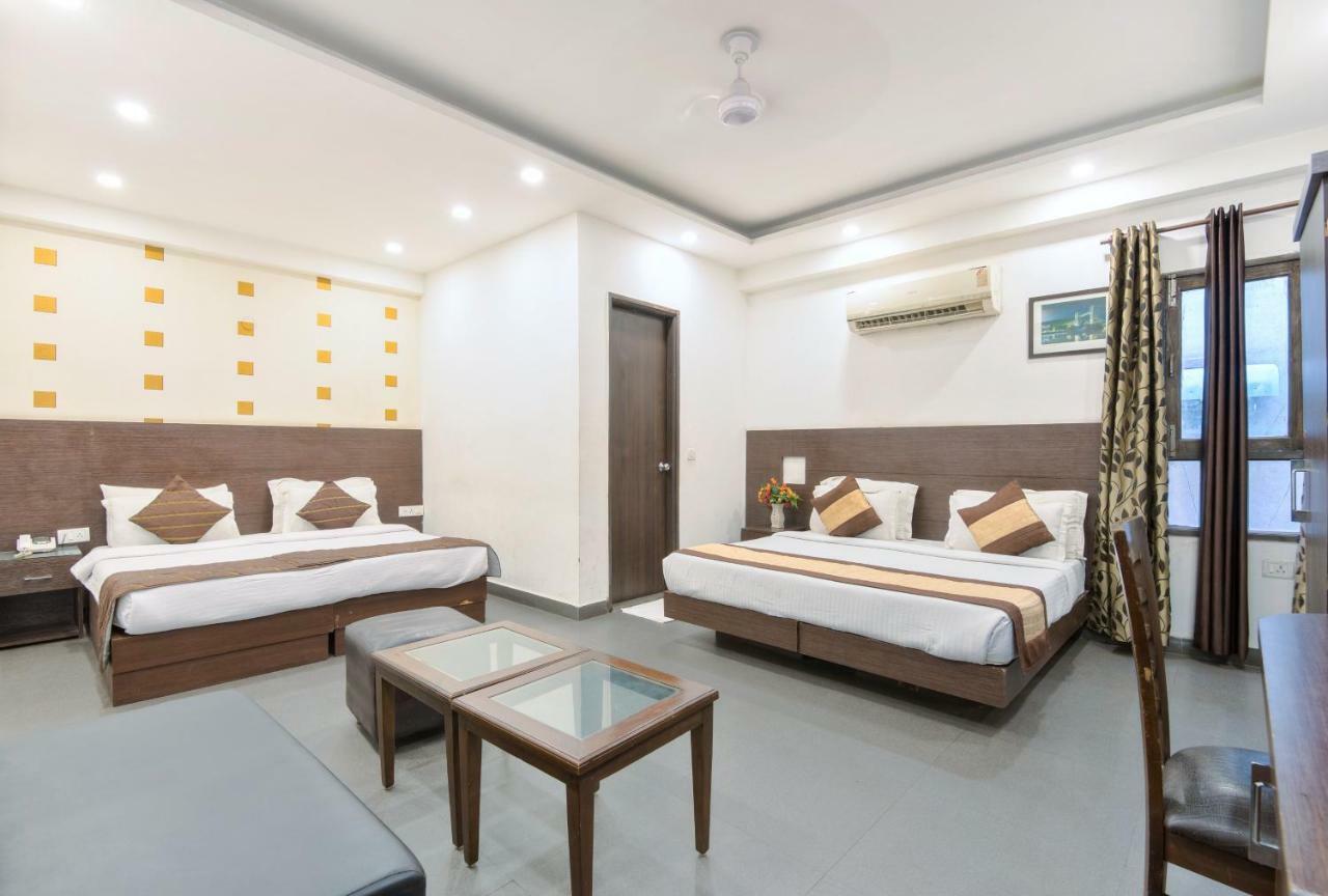Hotel La Vista Delhi Extérieur photo