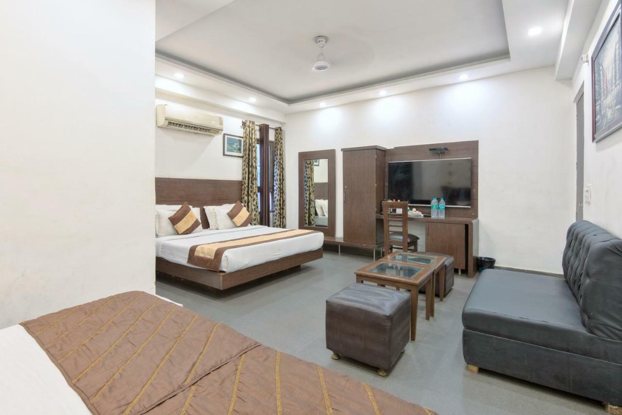 Hotel La Vista Delhi Extérieur photo