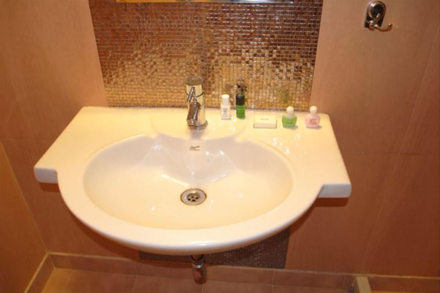 Hotel La Vista Delhi Extérieur photo